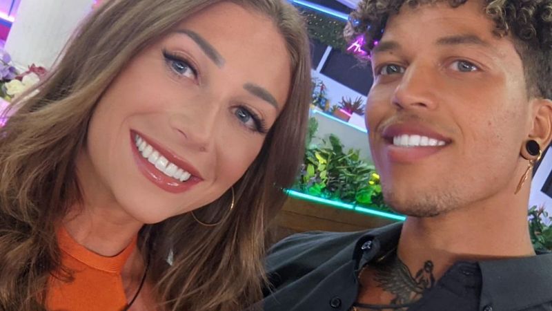 كوري وأوليفيا في جزيرة الحب بالولايات المتحدة الأمريكية
