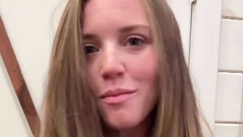 Joy-Anna Duggar enne juuste värvimist