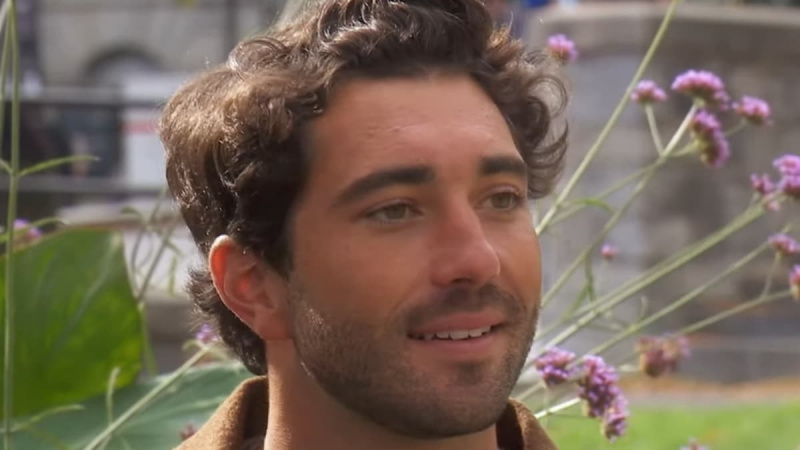 Joey Graziadei fühlt sich nach seinem überraschenden Selbstausscheiden „niedergeschlagen“, als The Bachelor in Montreal ankommt