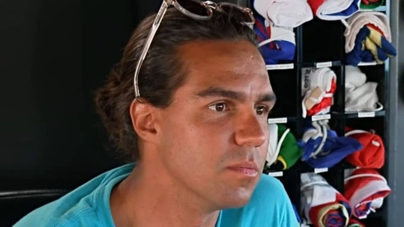   Ben Willoughby no convés inferior, temporada 11