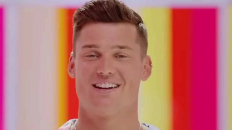Aaron Love Island, sezona 6