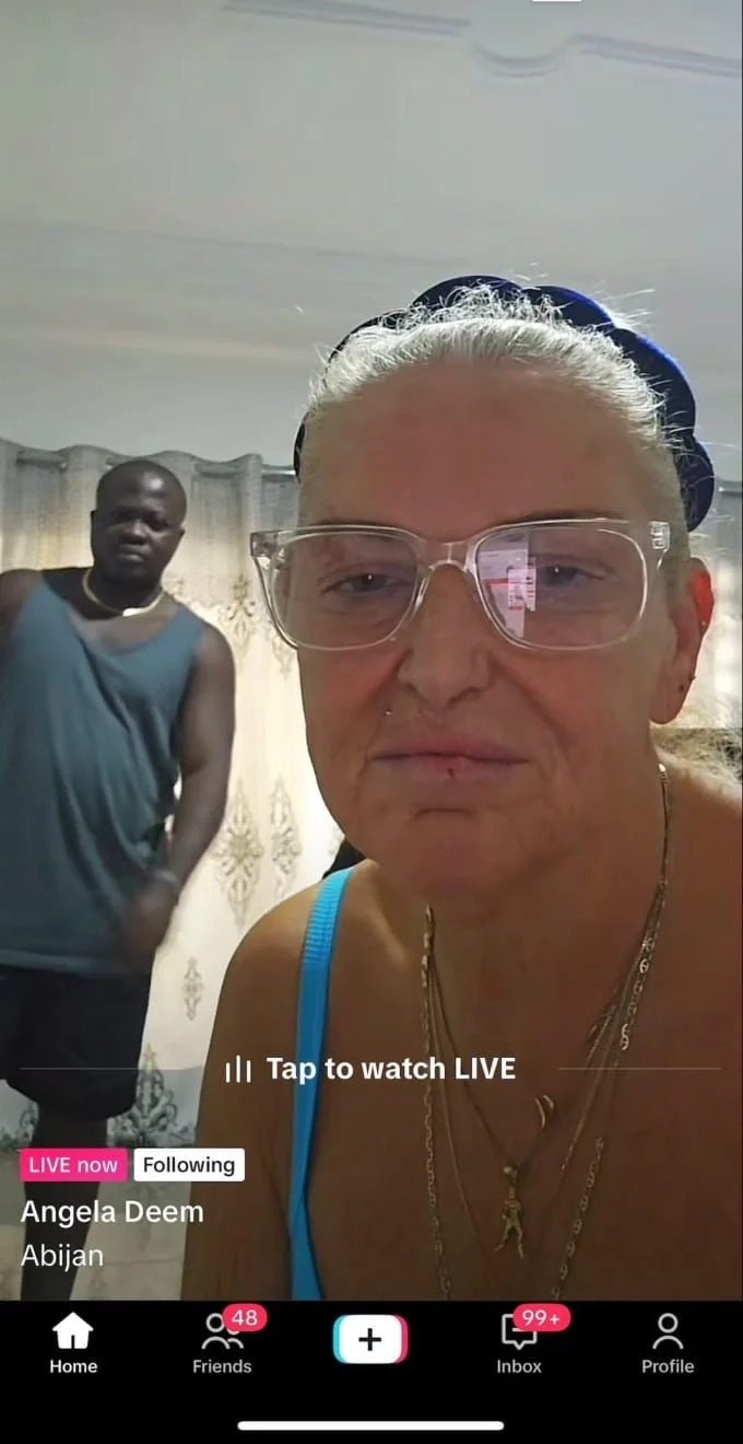   Angela Deem e suo marito Michael llesanmi su TikTok