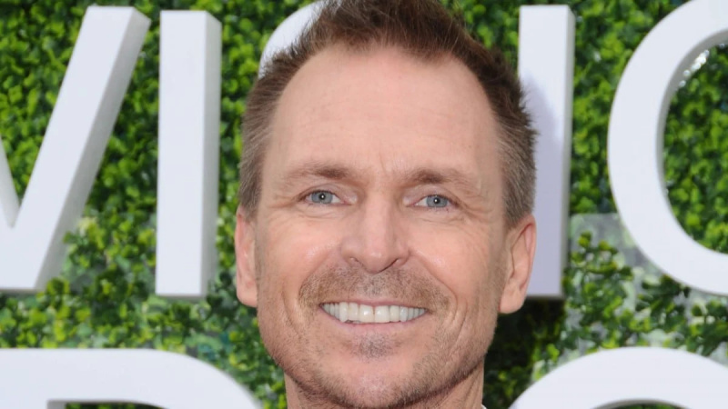   Phil Keoghan roter Teppich