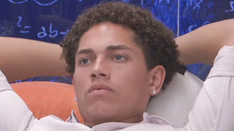   Cedric descansando BB26