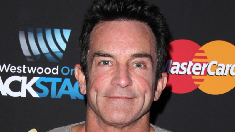   Jeff Probst no tapete vermelho