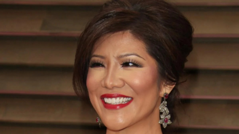 Crvena haljina Julie Chen