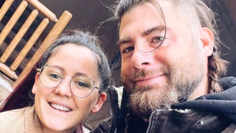 Jenelle Evans risponde alle affermazioni che 'sempre' sceglie gli uomini rispetto ai suoi figli