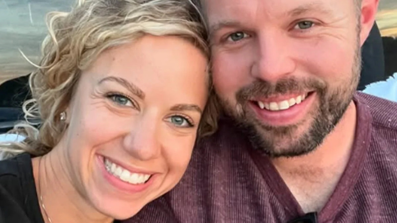 Abbie Grace Burnett und Gracie Duggar genießen den Schnee in Arkansas