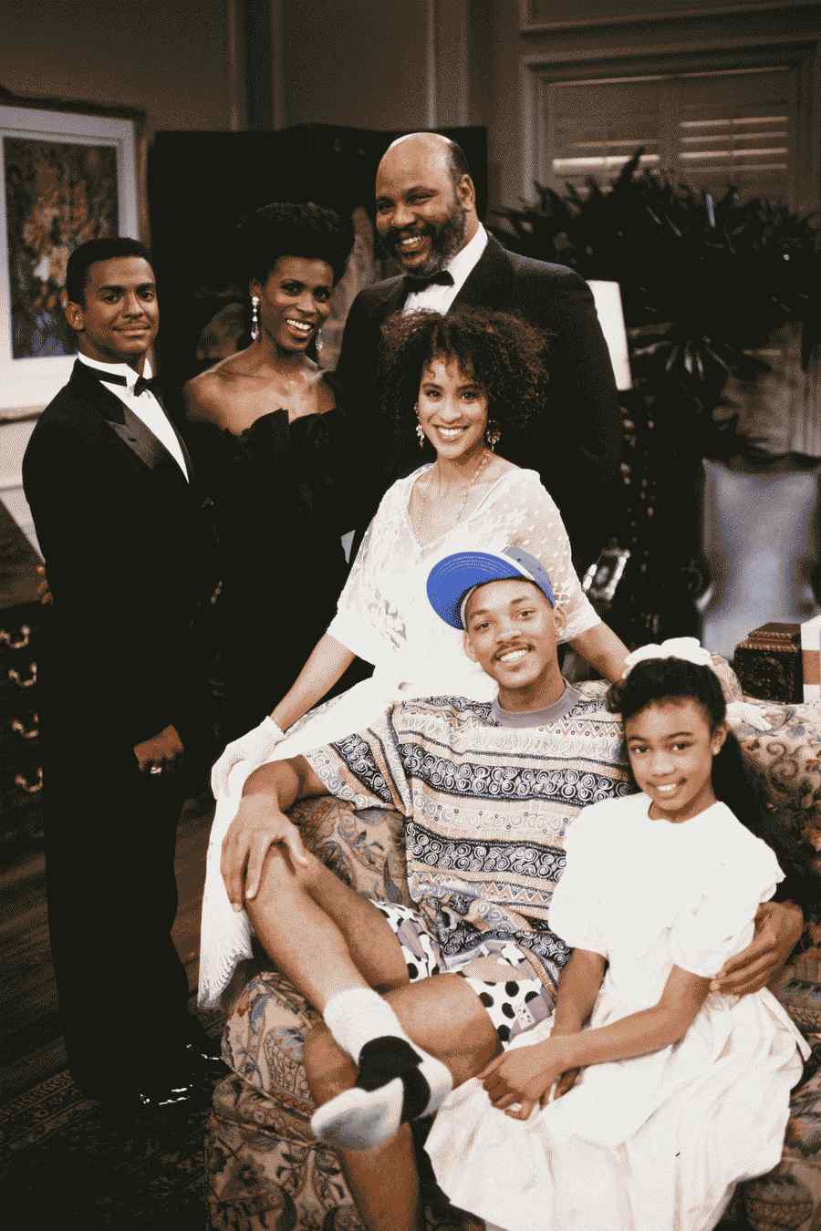 A imagem pode conter Alfonso Ribeiro Karyn Parsons Janet Hubert Pessoa Humana Terno Casaco Vestuário Sobretudo e vestuário