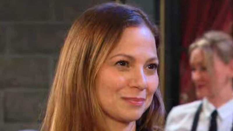  Tamara Braun como Ava em Dias