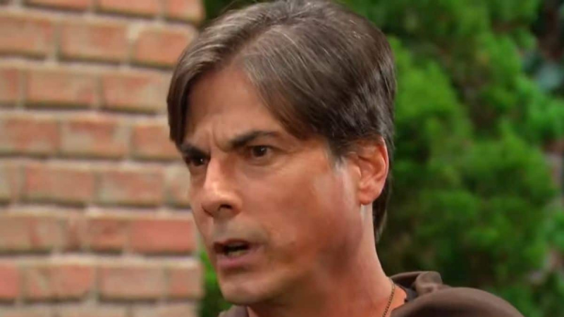 Spoilers de Dias de Nossas Vidas: Nicole dá um soco em Sloan, Lucas recebe uma pista e Theresa questiona Alex