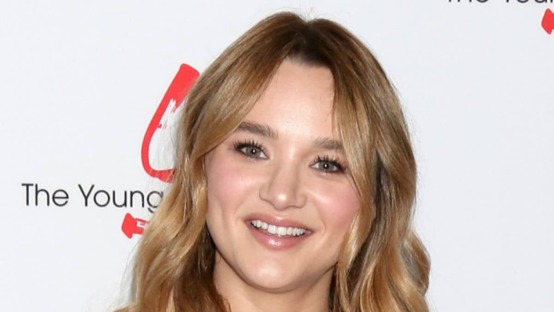  Hunter King no tapete vermelho