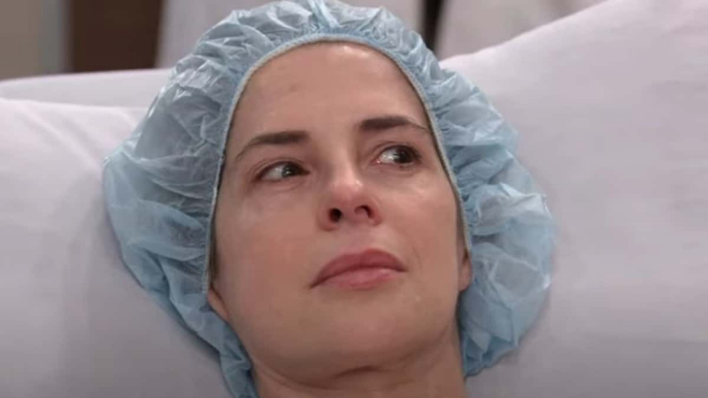  Kelly Monaco como Sam em Hospital Geral.