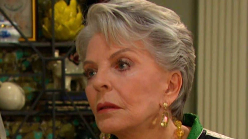 Susan Seaforth Hayes como Julie en los días