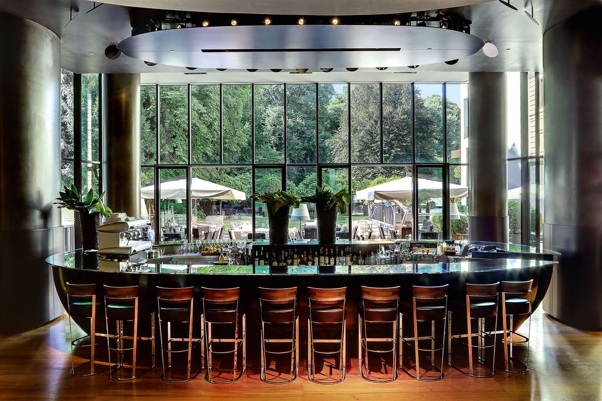 Sala, mesa, design de interiores, iluminação, restaurante, móveis, edifício, arquitetura, teto, vidro,