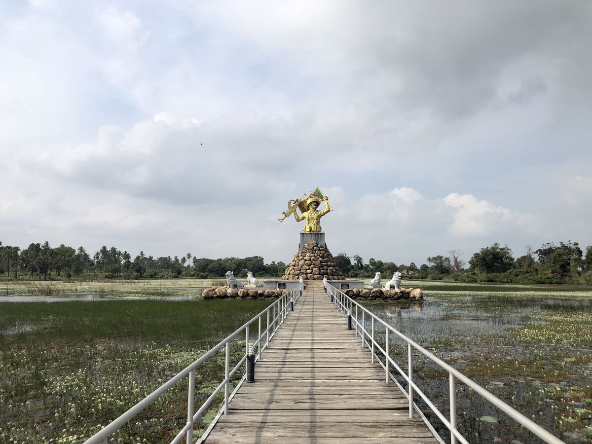 Niebo, Promenada, Naturalny krajobraz, Chodnik, Woda, Drzewo, Chmura, Trawa, Rzeka, Most,