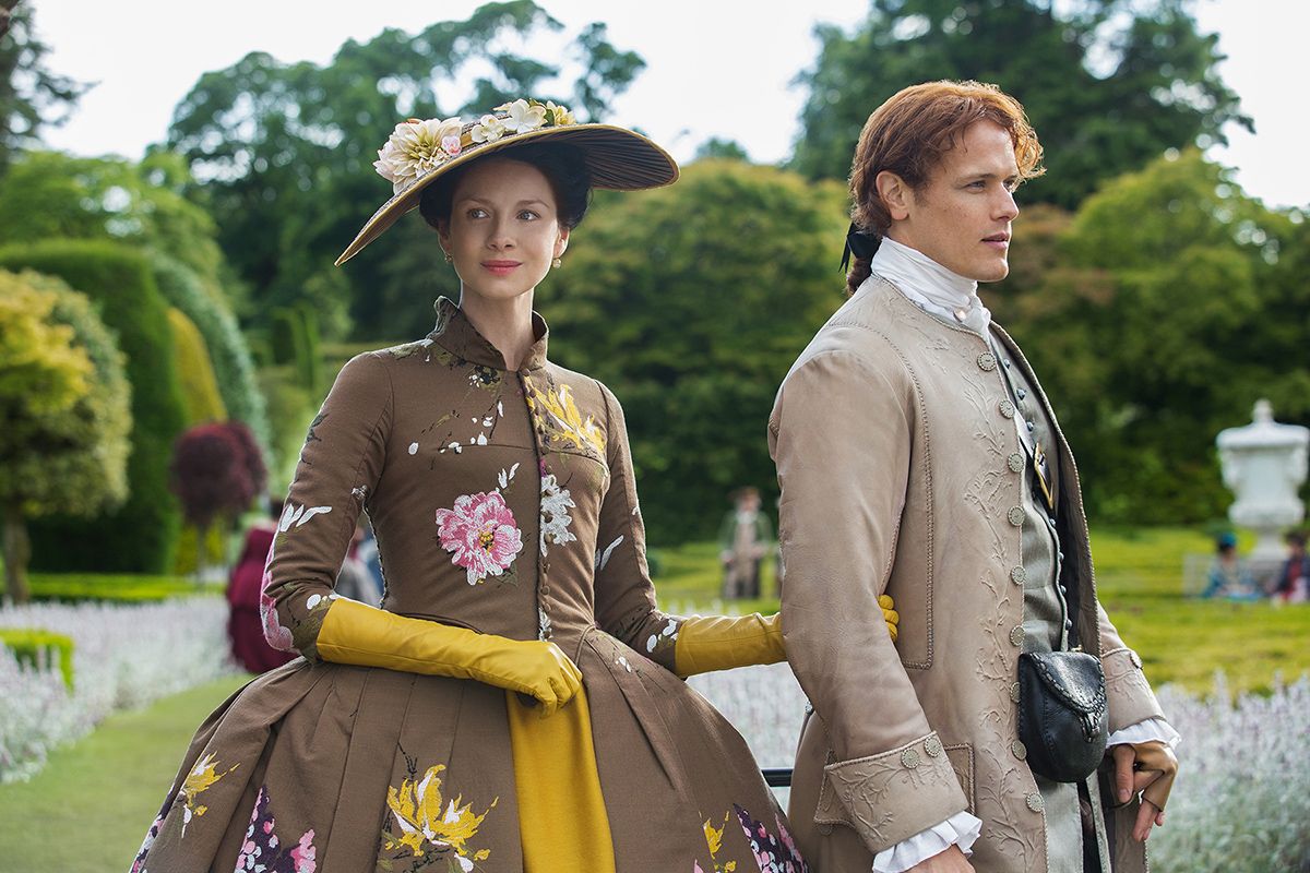 Outlander 2. Sezon 5. Bölüm: Claire'in Epik Versailles Kıyafetine Yakından Bakış