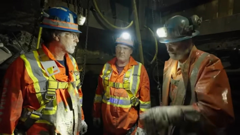   Rick Lagina e altri due all'interno del Garden Shaft