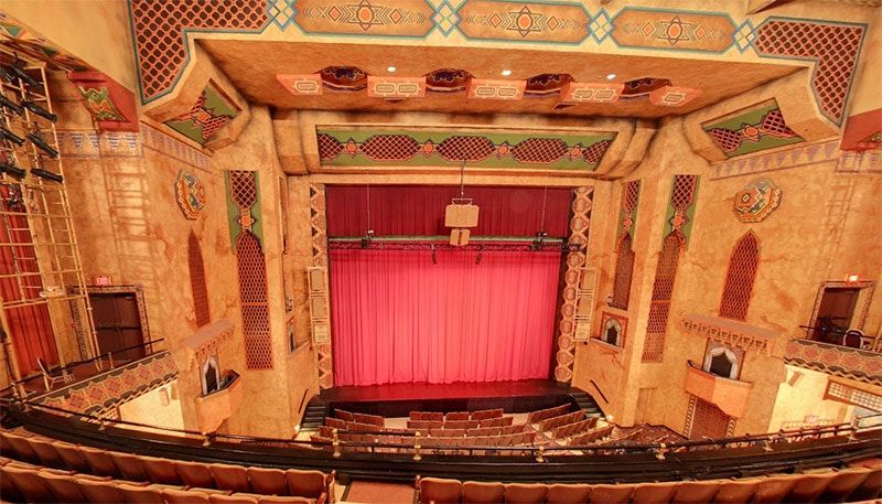I cacciatori di fantasmi indagano sui fantasmi del Garde Arts Centre di New London, nel Connecticut