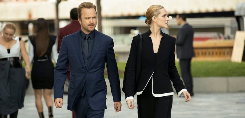 Aaron Paul Calebina ja Evan Rachel Wood Doloresina