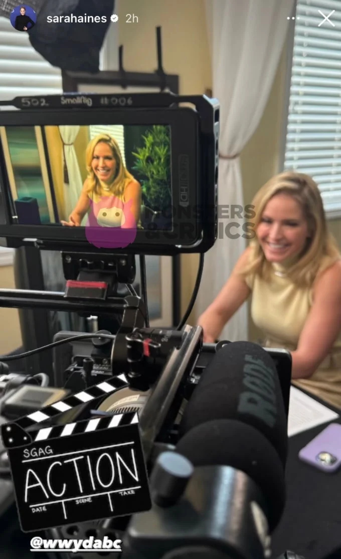   Sara Haines no set da WWYD