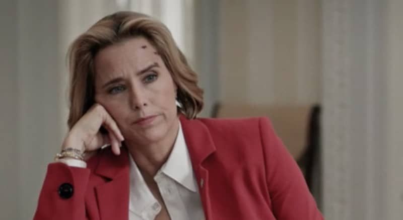 Tea Leoni Elizabeth McCordina Madam Secretaryn tyvisolusyövän tarinan aikana