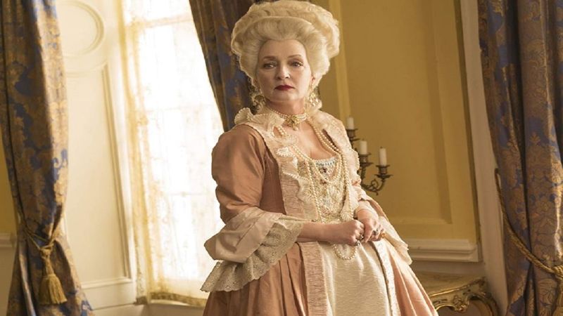 Portot. Lesley Manville hahmona Lidya Quigley