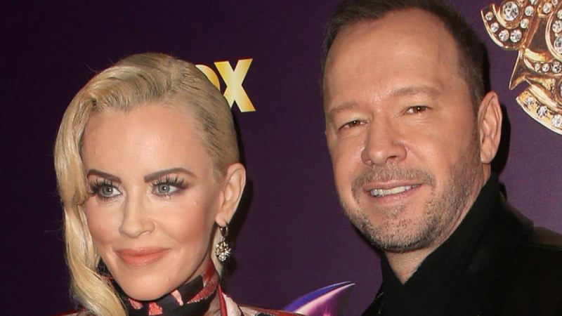   Donnie Wahlberg e Jenny McCarthy no tapete vermelho