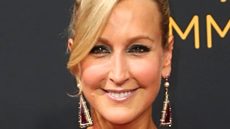   Lara Spencer posiert für Fotografen bei den 68. jährlichen Primetime Emmy Awards