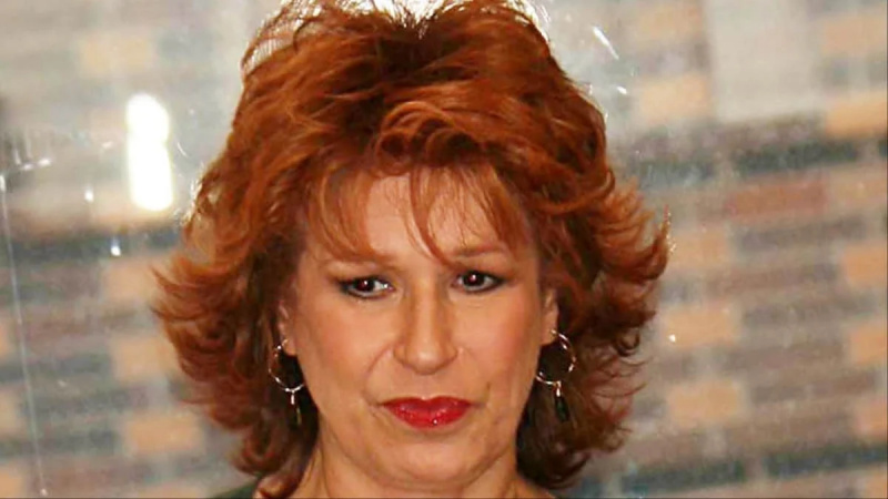 Joy Behar emite um raro pedido de desculpas no The View