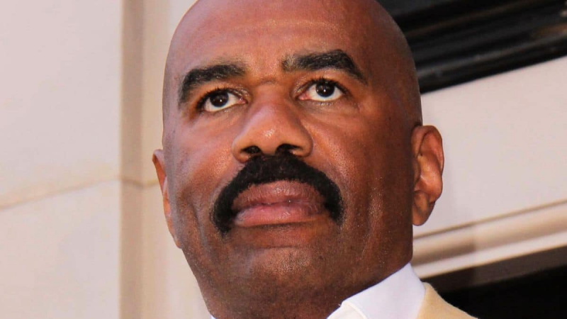 Steve Harvey muss sich an seine Anfänge als Komiker erinnern: „Ich bin weinend von der Bühne gegangen“