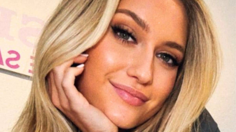   Maggie poesia Instagram selfie setembro de 2024