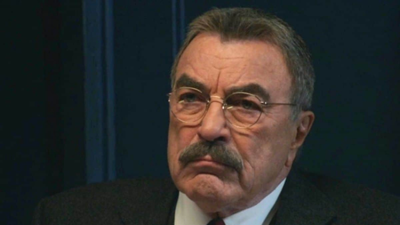 هل سيتم تجديد Blue Bloods للموسم الخامس عشر بعد S.W.A.T. هل يتم إلغاءه؟