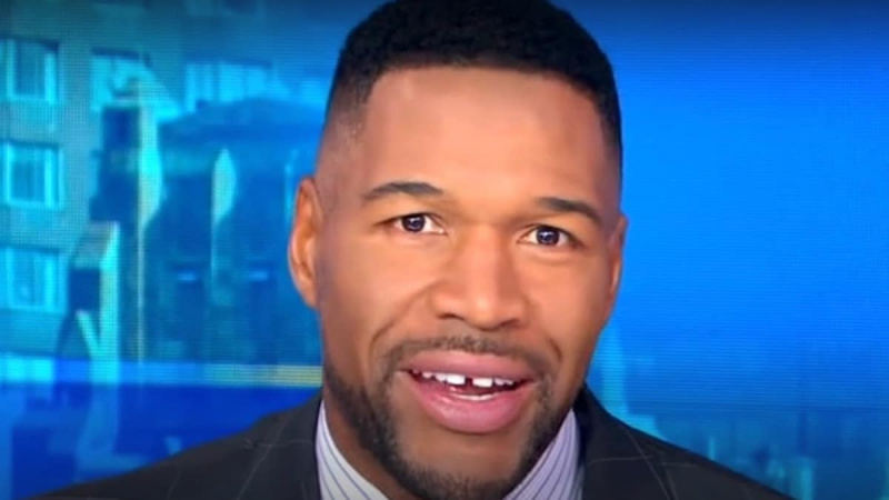 Michael Strahan brinca sobre a ideia do filme com George Stephanopoulos no GMA exchange