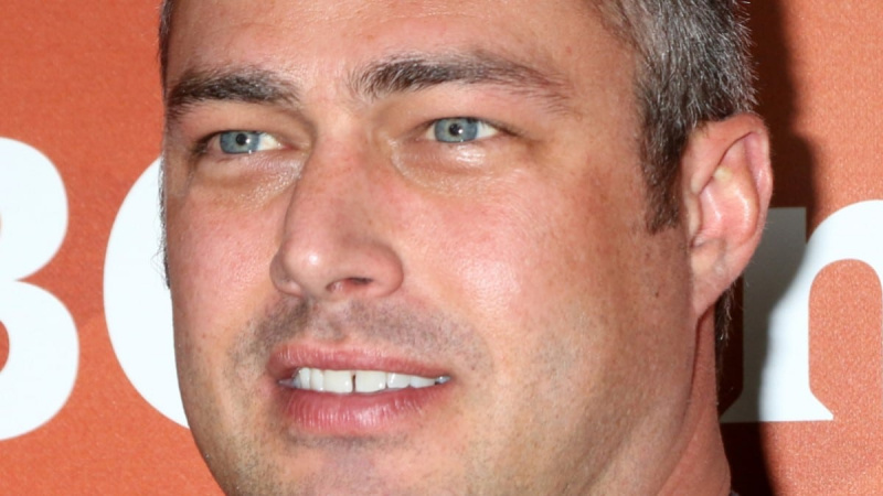   Taylor Kinney com NBC
