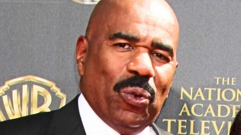 Steve Harvey diz ao concorrente da Family Feud 'Shut Up Girl!' Depois de ouvir a resposta da pesquisa