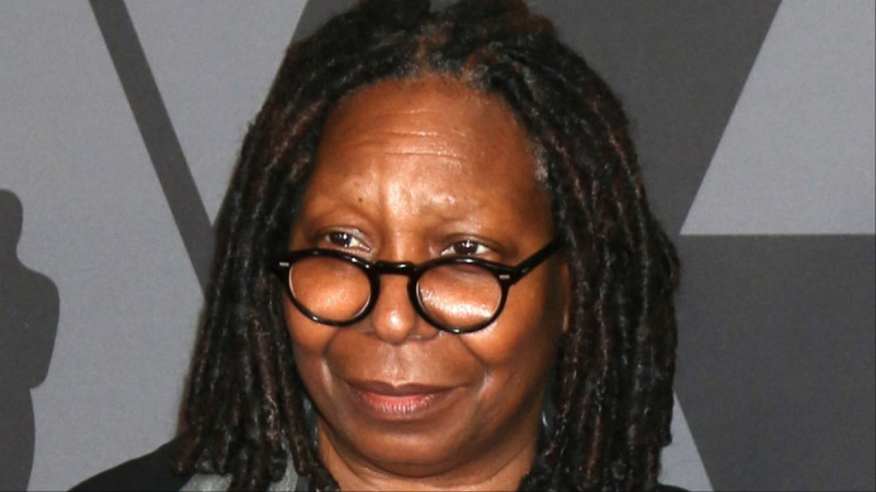 Whoopi Goldberg предупреждава феновете: „Не гледайте това!“