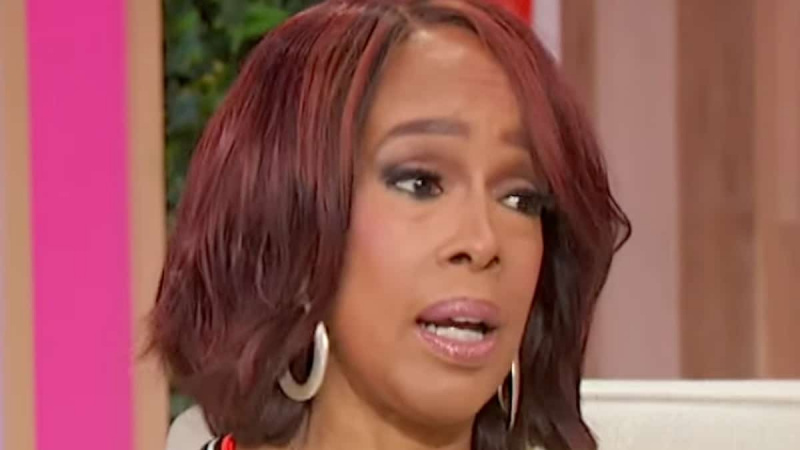   Rosto de Gayle King fotografado no talk show de Sherri Shepherd