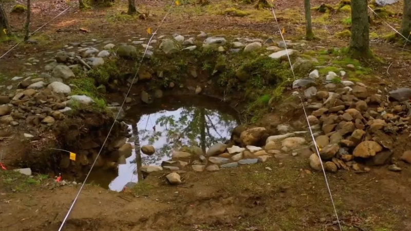 Kružni kameni element pronađen na Oak Islandu's Lot 5