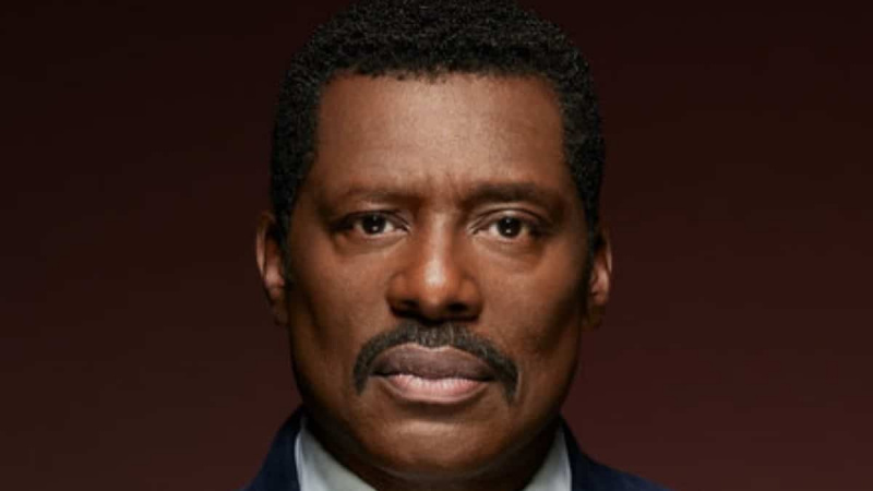  Eamonn Walker como Wallace Boden no fogo de Chicago