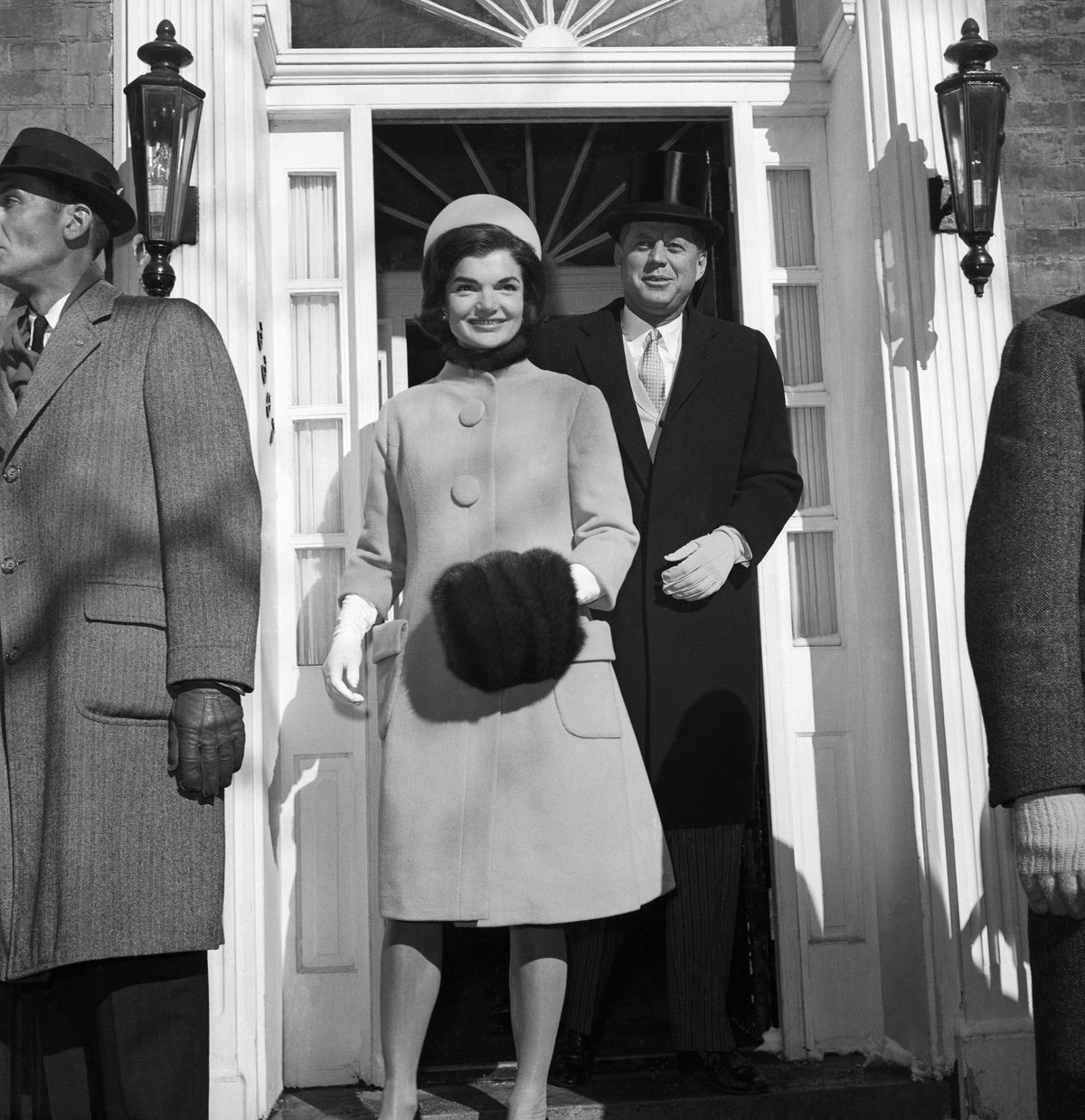 John Kennedy und Jacqueline gehen ins Weiße Haus