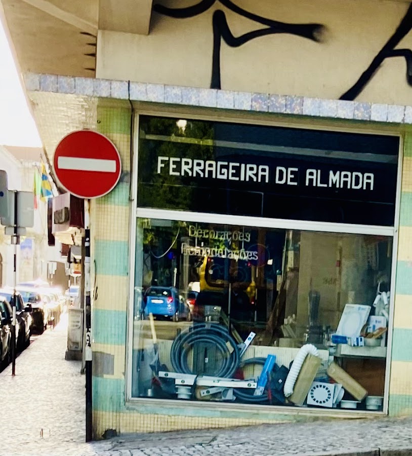 Ferrageira de Almada de Rebelo & Garrido foto 3